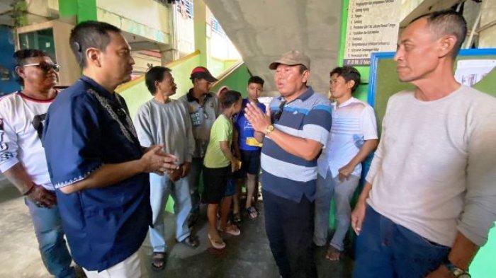 Calon Wali Kota Semarang, Yoyok Sukawi blusukan ke Rumah Susun Sederhana Sewa (Rusunawa) Bandarharjo, Kecamatan Semarang Timur, Jumat (27/9/2024). Selain menyapa dan mendengarkan keluhan warga, Yoyok Sukawi juga makan siang bersama para warga. 