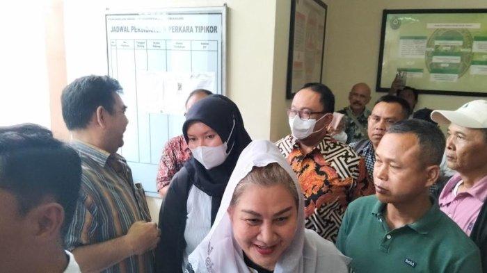 DISIDANGKAN - Mantan Wali Kota Semarang Hevearita Gunaryanti Rahayu atau Mbak Ita dan suaminya Alwin Basri dihadirkan di Pengadilan Tipikor Semarang.