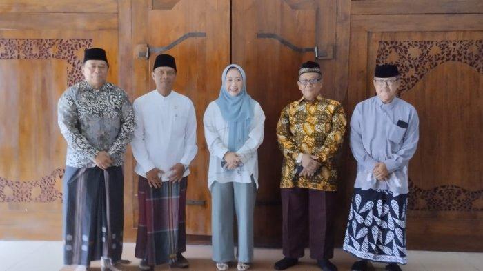 DPD LDII Kabupaten Purbalingga menggelar acara Halal Bihalal dalam bulan Syawal 1445 Hijriah. Kegiatan ini bertujuan menjaga tali silaturahmi dan kerjasama antara LDII Purbalingga dengan pemerintah setempat dalam upaya membangun sinergitas dan mempererat hubungan antarumat serta umaro.