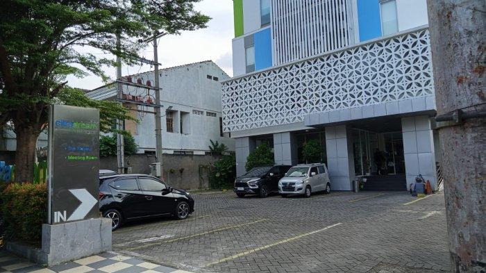 DUGAAN PEMBUNUHAN WANITA JAKARTA - Suasana depan hotel Citra Dream yang diduga menjadi tempat pembunuhan perempuan asal Jakarta di Jalan Imam Bonjol, Pendrikan Kidul, Semarang Tengah, Kota Semarang, Senin (9/6/2025).