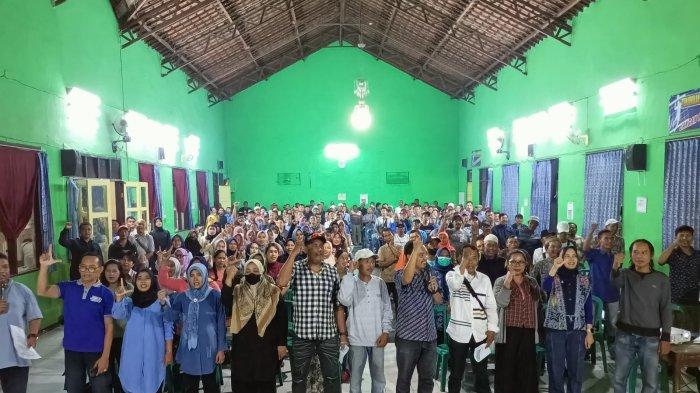 Deklarasi dan konsolidasi pemenangan Yoyok-Joss di Balai RW 8, Kelurahan Bulu Lor, Sabtu (5/10/2024) yang dihadiri juga oleh Yoyok Sukawi dan istrinya, Swasti Aswagati.