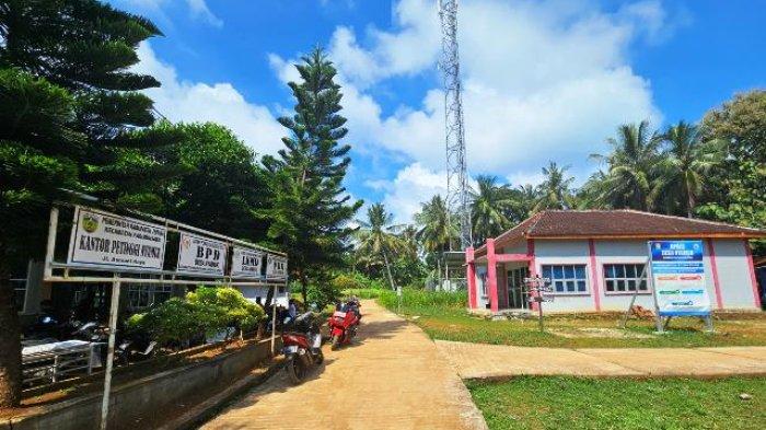 Desa Nyamuk, yang terletak di Kecamatan Karimunjawa, Kabupaten Jepara,