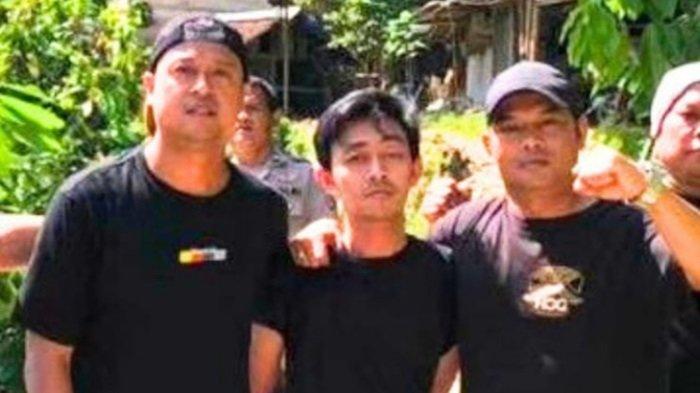 Dian Permana Angga (tengah), Ketua Panitia Penyelenggara Konser Tangerang Lentera Festival saat ditangkap pihak kepolisian, Rabu (26/6/2024).