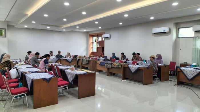 Diskusi sektor ekonomi kreatif UMKM di Kabupaten Banyumas bersama Lembaga Penelitian dan Pengabdian Masyarakat Universitas Jenderal Soedirman (LPPM Unsoed), Dinas Perindustrian dan Perdagangan Kabupaten Banyumas, dan Himpunan Pengusaha Nahdliyin (HPN) Kabupaten Banyumas Kamis (25/01/2024).