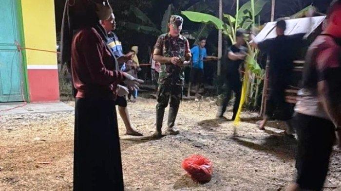 Dokumentasi penemuan mayat bayi perempuan di Desa Wringinharjo, Gandrungmangu, Cilacap pada Jumat (20/10) malam. Mayat bayi perempuan ditemukan oleh warga didalam kantong kresek berwarna merah.