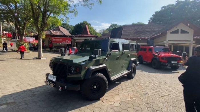 Dua kendaraan taktis (rantis) yang dipakai pasangan Calon Gubernur-Wakil Gubernur Jateng, Andika Perkasa-Hendrar Prihadi (Hendi) saat menyambangi Rapat Kerja Cabang Khusus (Rakercabsus) PDI Perjuangan di Kampoeng Kopi Banaran, Bawen, Kabupaten Semarang, Jumat (6/9/2024) sore.