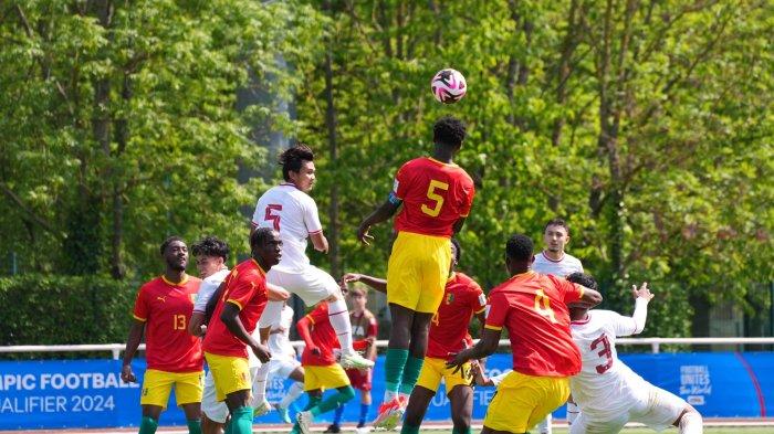 Suasana laga timnas Indonesia Vs Guinea dalam jadwal playoff Olimpiade 2024 bergulir di Clairefontaine, Perancis, Kamis (9/5/2024).