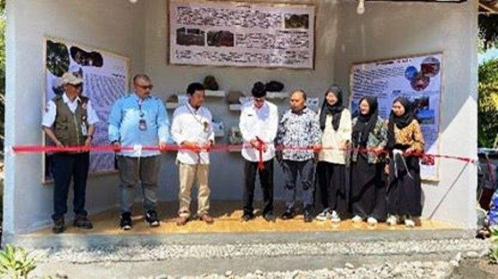 Dukung Pelestarian Alam, UMP Resmikan Mini Geopark di Pantai Pecaron