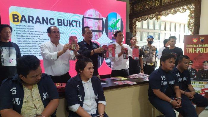 Empat wartawan gadungan dari Siasat Kota melakukan pemerasan terhadap seorang ASN di Kota Semarang sehabis ngamar di hotel. Mereka berdalih melakukan pemerasan demi kontrol sosial di Mapolrestabes Semarang, Senin (20/11/2023). 