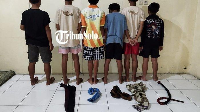 Enam anak diamankan Polsek Jaten karena diduga akan melakukan perang sarung, jalan Sendang Paten, Desa Dagen, Kecamatan Jaten, Kabupaten Karanganyar, Minggu (31/3/2024).