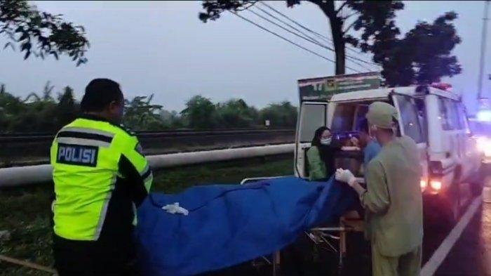 Evakuasi wanita korban tertemper kereta api, Minggu (7/1/2024)
