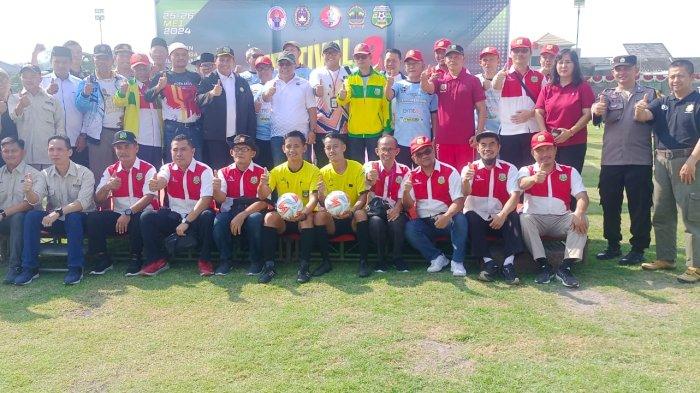 Pemerintah Provinsi Jawa Tengah sangat mendukung dan mengapresiasi Festival Sepak Bola Forsgi Ke-3 Piala Gubernur Jawa Tengah 2024 yang digelar pada 25-26 Mei 2024 di Stadion Balasuga