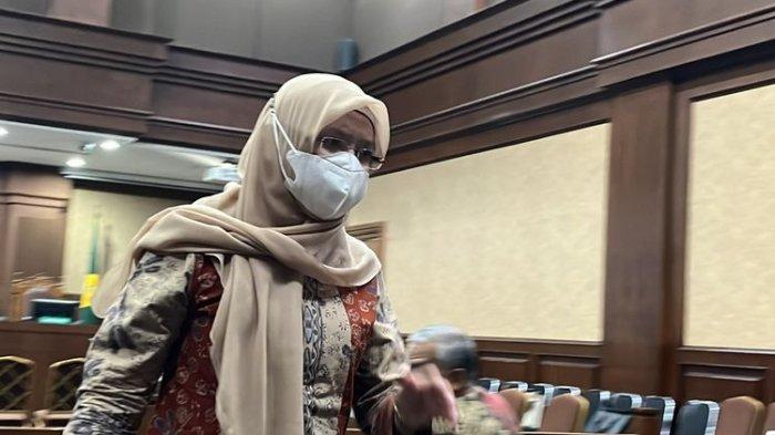 Teman dekat Hakim Agung nonaktif Mahkamah Agung (MA) Gazalba Saleh, Fify Mulyani saat keluar ruang sidang Pengadilan Tindak Pidana Korupsi (Tipikor) pada Pengadilan Negeri (PN) Jakarta Pusat, Kamis (8/8/2024).