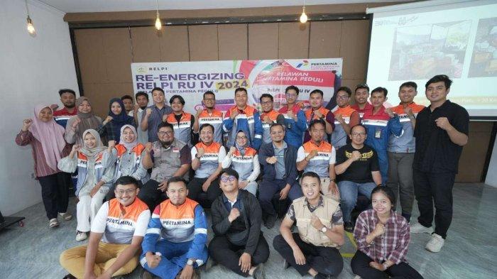 Foto bersama Relawan Pertamina Peduli (Relpi), komunitas relawan beranggotakan pekerja PT Kilang Pertamina Internasional (KPI) RU IV Cilacap di gedung Patra Nirwana, komplek Perumahan Pertamina Gunung Simping, Minggu (25/2/2024).
