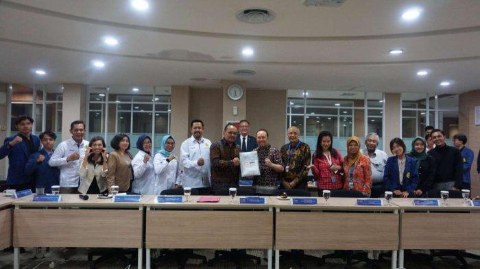 Foto bersama saat kunjungan USM ke IPMI dalam rangka penguatan Global Partnership