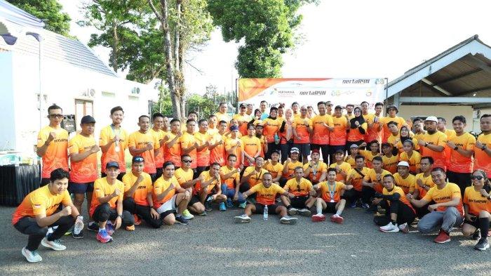 Foto bersama seluruh peserta program lari 66 kilometer bertajuk ‘PertaR4N 66K’,