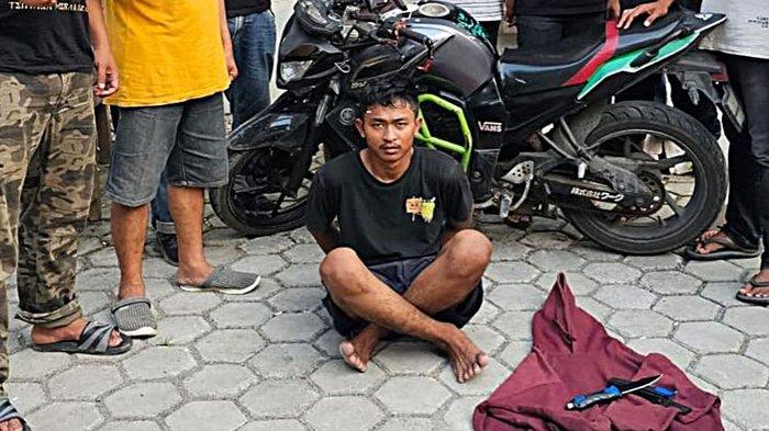 Foto terbaru pelaku pembunuhan santriwati Kendal berinisial SNH, ditangkap di Kendal setelah dikepung dan diinterogasi polisi.