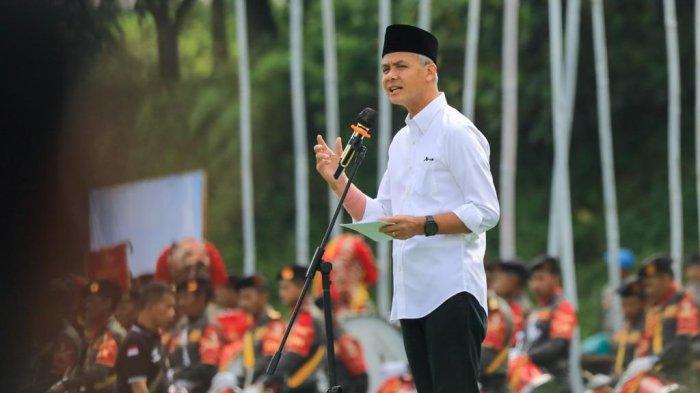 Ganjar Pranowo saat memberikan orasi kebangsaan dalam apel pasukan Kemah Bhakti PC GP Ansor Kabupaten Wonosobo di Lapangan Kalianget, Kabupaten Wonosobo, Sabtu (15/7/2023). 
