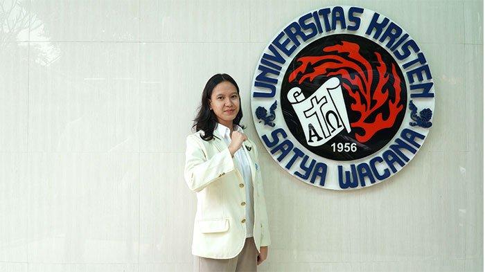 Gayatri Mutiara Berina, mahasiswa Prodi Destinasi Pariwisata Fakultas Interdisiplin (FId), lolos IISMA 2024 City of Glasgow College (CoGC), United Kingdom.