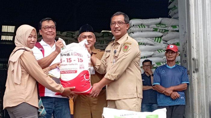 Suasana Gebyar Diskon Pupuk Nonsubsidi oleh PT Pupuk Indonesia (Persero) di Gudang Pupuk Penyangga (GPP) Magelang, Senin (8/1/2024).