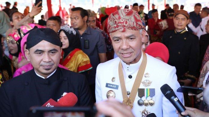 Gubernur Jateng Ganjar Pranowo dan Wakil Gubernur Jateng Taj Yasin di sela menghadiri upacara peringatan Kemerdekaan ke-78 Republik Indonesia pada 2023 di Lapangan Pancasila, Simpang Lima, Semarang, Kamis (17/8/2023).