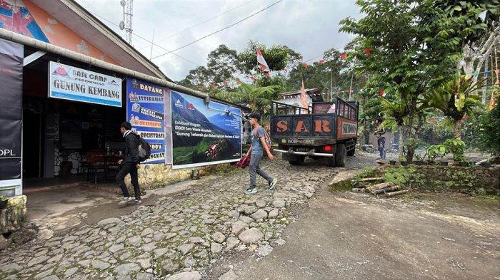 BASECAMP GUNUNG KEMBANG: Suasana basecamp Gunung Kembang via Blembem Wonosobo saat libur panjang Imlek 2025, Selasa (28/1/2025).