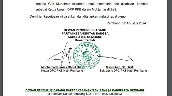 Ketua DPC PKB Rembang Gus Hanies menandatangani berita acara Rapat Pleno yang menyatakan dukungan kepada Gus Muhaimin untuk dipilih kembali dalam Muktamar di Bali.