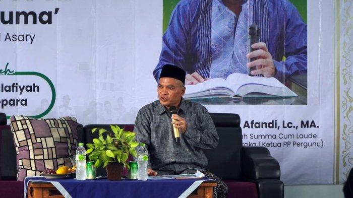 KH Nasrulloh Afandi mengisi seminar dan bedah kitab kuning ilmu ushul fikih yaitu kitab al-Luma’ karya Imam Asy-Syaerozi yang digagas Pondok Pesantren Balekambang Jepara, Jawa Tengah bekerja sama dengan Ma’had Aly TBS Kudus mengadakan pada, Kamis (18/1/2024) di kampus Mahad Aly Balekambang.