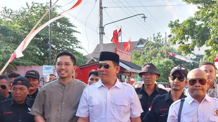 Gusti Bhre didampingi Ketua DPC Partai Gerindra Kota Surakarta, Ardianto Kuswinarno menyapa warga Kelurahan Gilingan, Kecamatan Banjarsari, Kota Surakarta, Minggu (18/8/2024) sore.