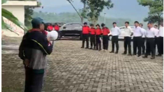 H Kastam Rusdiyanto, sdg membuka dan nasehat saat pembukaan traing dan pelatihan pd 80 pegawai baru PT Lingga jati. Di rest area 429 ungaran sematang 8 juni 2024