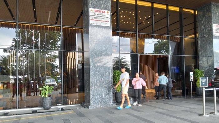Suasana Hotel Aruss saat dilakukan penyitaan oleh Bareskrim Mabes Polri.