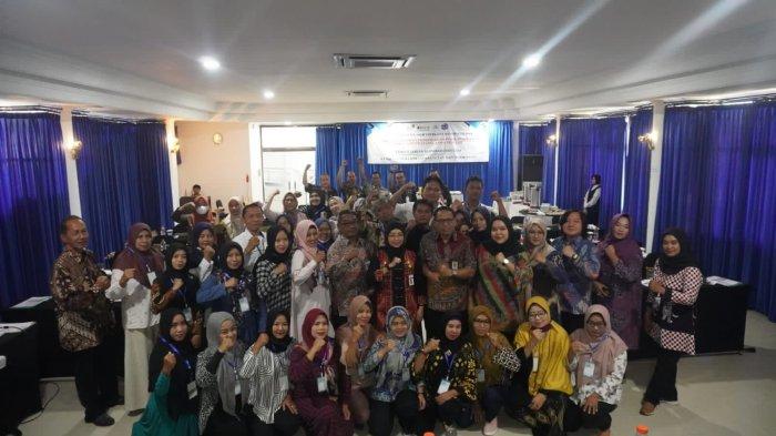 Pelatihan pengembangan kapasitas sumber daya manusia (SDM) usaha mikro berbasis kompetensi dan uji sertifikasi kompetensi bidang pengolahan hasil perikanan di Hotel Sendangsari Batang, Kamis (25/1/2024).