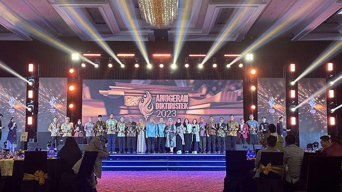 IT Telkom Purwokerto Raih Tiga Penghargaan Pada Anugerah Dikti Ristek 2023