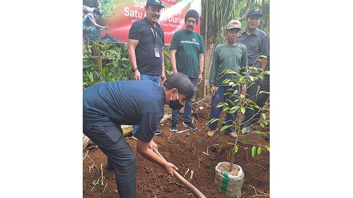 IT Telkom Purwokerto Turut Mendukung Upaya Peduli Lingkungan Dari Benih Baik dan Telkomsel di Desa Petahunan Banyumas