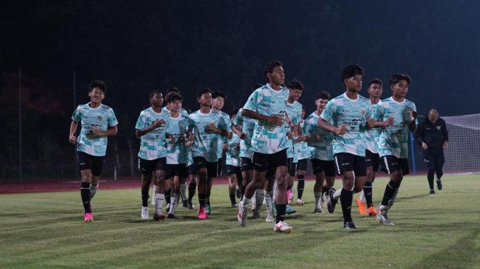 Pemain Timnas U16 Indonesia di ASEAN Cup U16 2024 menjalani latihan.