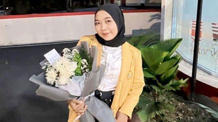 Intan, mahasiswi lulus kuliah tanpa skripsi.