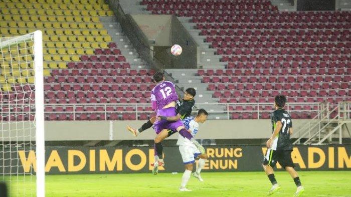 Jalannya pertandingan PSS Sleman vs PSIS Semarang di pekan ke-15 BRI Liga 1 2024/2025 di Stadion Manahan Solo, Selasa (17/12/2024)