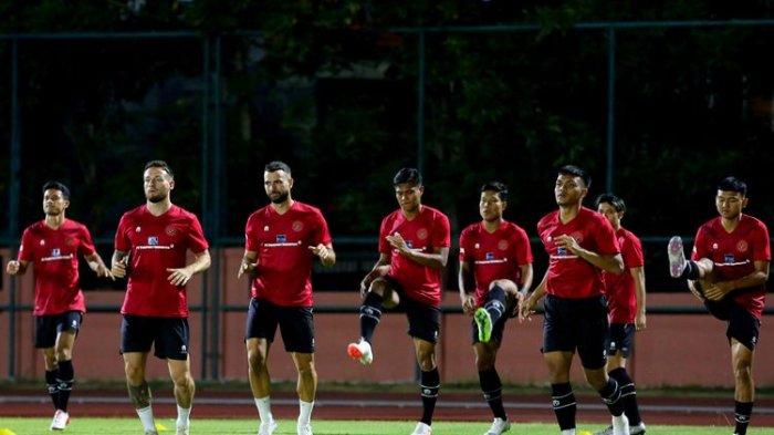 Jelang FIFA Matchday melawan Turkmenistan, Timnas Indonesia latihan besama di Lapangan Thor Surabaya, Selasa (6/9/2023) malam.