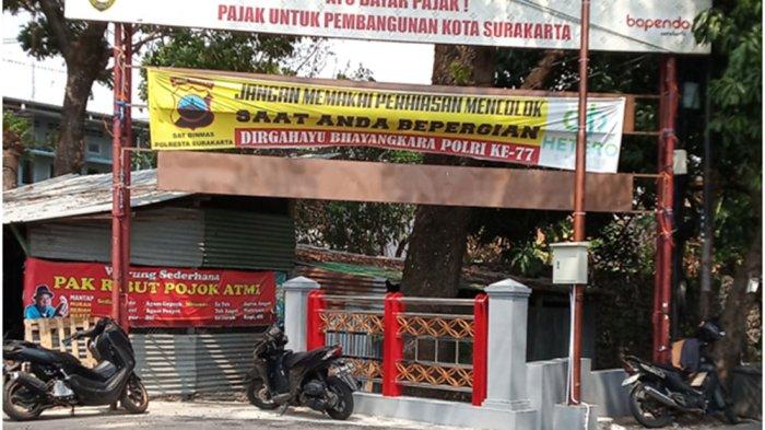 Jembatan Duwet yang menghubungkan wilayah Mendungan dengan Karangasem tampak lebar setelah diperbaiki.