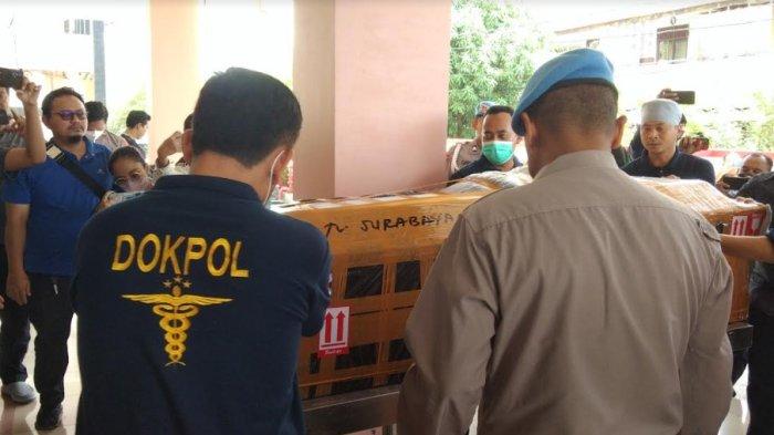 Jenazah ajudan Kapolda Kalimantan Utara (Kaltara) Brigpol Setyo Herlambang telah tiba di Rumah Sakit Bhayangkara Semarang, Sabtu (23/9/2023).