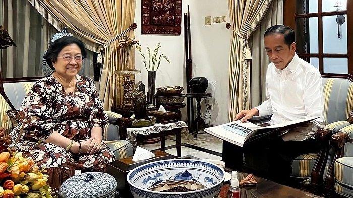 Presiden Joko Widodo (Jokowi) bersilaturahmi bersama Ketua Umum PDI-P, Megawati Soekarnoputri dan Ketua DPP PDI-P, Puan Maharani.
