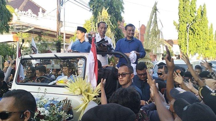 Presiden ke-7 Joko Widodo saat pawai di sepanjang Jalan Pemuda Blora bersama Paslon Gubernur Ahmad Luthfi dan Taj Yasin, Minggu (17/11/2024).
