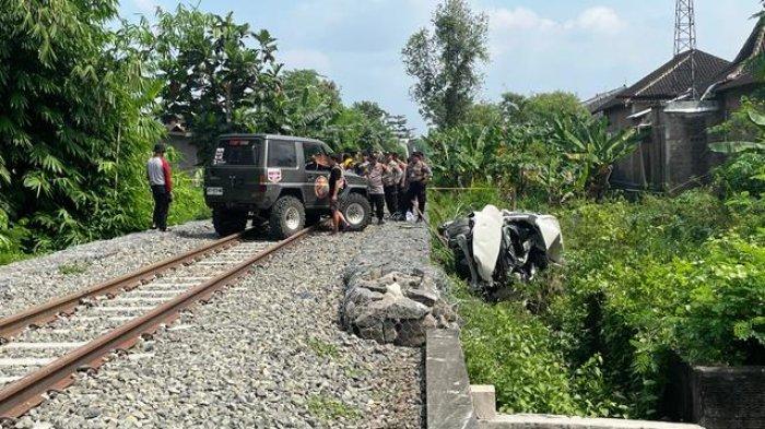 KA batara kresna tabrak mobil pemudik asal jkt di sukoharjo, 4 tewas