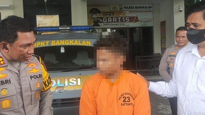 Kapolres Bangkalan, AKBP Febri Isman Jaya menginterogasi AB (22) yang beraksi di tujuh TKP termasuk mencuri motor milik polwan Polres Bangkalan.