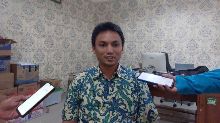 DUGAAN KORUPSI DI TANAH BENGKOK - Kasi Pidsus Kejari Karanganyar, Hartanto memberikan keterangan kepada wartawan di Kantor Kejari Karanganyar pada Senin (2/6/2025).