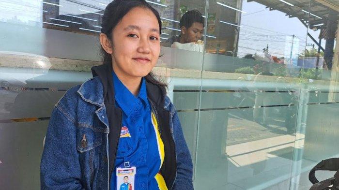Kasir minimarket di Purwokerto, bernama Vania Puspita Andriani (20) mendadak viral karena jago berbahasa Jepang, saat ditemui Tribunjateng.com, Jumat (22/12/2023).