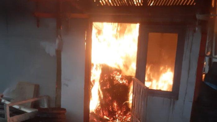 Kebakaran rumah di Desa Patalan Blora, Jumat (26/7/2024).