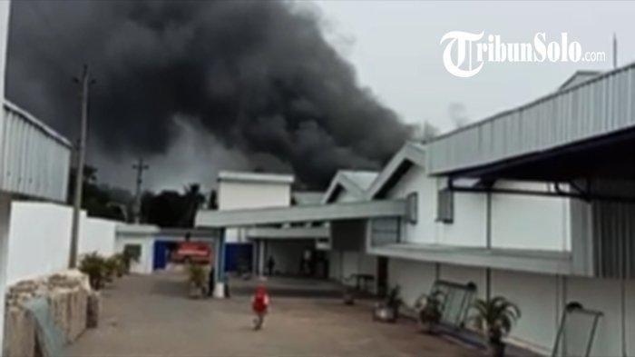 Kebakaran terjadi di pabrik bumbu di Dukuh Karangwuni, Desa Mudal, Kecamatan Boyolali, Kamis (23/11/2023).