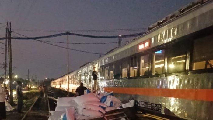 KECELAKAAN - Kecelakaan kereta api tertabrak truk terjadi di Kaligawe, Kota Semarang, Jawa Tengah, Kamis (8/5/2025) pagi. 