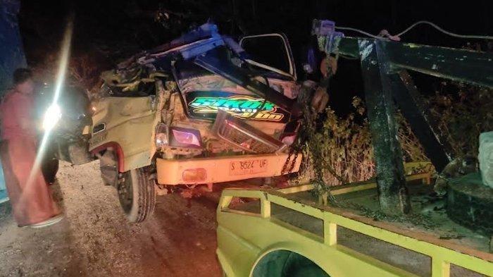 Kecelakaan melibatkan dua truk menyebabkan satu nyawa melayang di Jalan Merakurak-Montong, turut Desa Tuwiri Kulon, Kecamatan Merakurak, Tuban, Rabu (9/8/2023), malam.